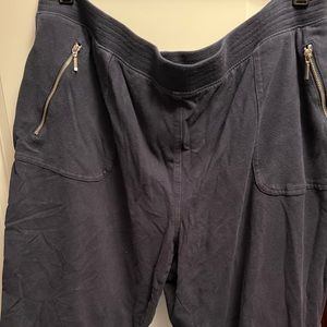 Crop pullons with zipper pockets